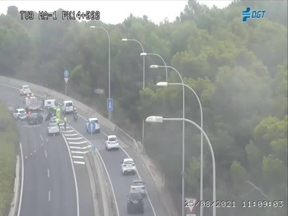 Dos heridos graves tras un choque entre tres vehículos en la Ma-1