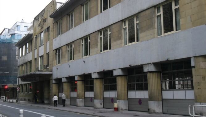 El antiguo parque de bomberos de la calle Easo acoge ahora la sede de Donostia 2016.