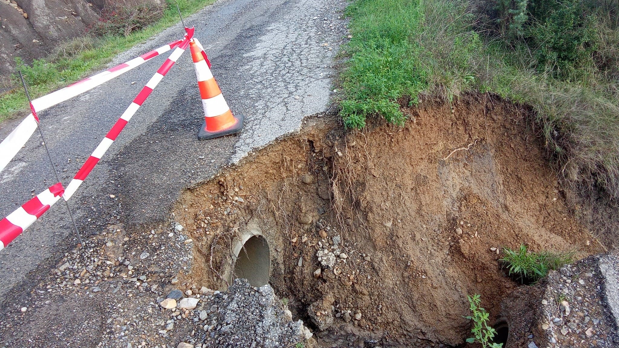 Socavón en Usana. Foto: Ayuntamiento de Aínsa