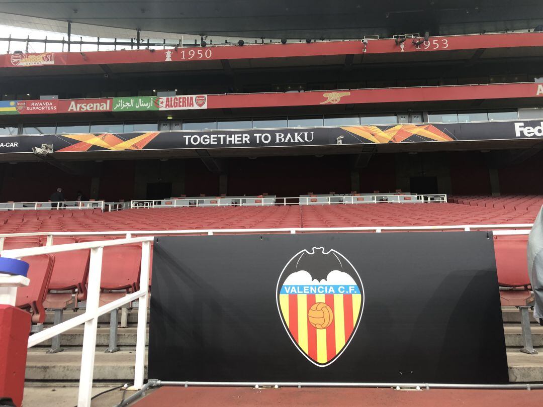 El banquillo del Valencia en el Emirates Stadium.