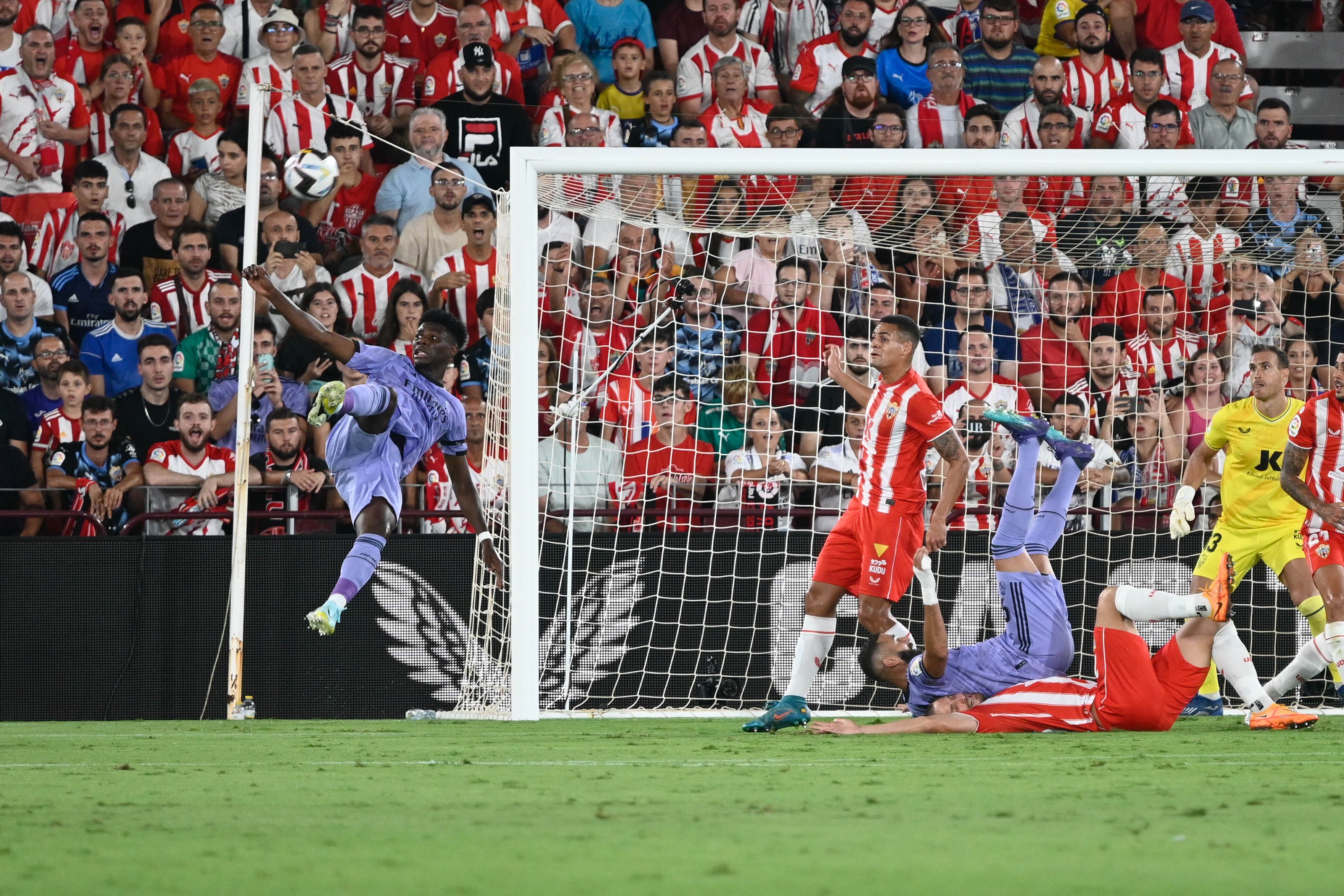 En la primera vuelta el Real Madrid remontó el gol inicial de Largie Ramazani.