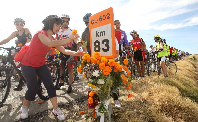 Homenaje a los ciclistas atropellados en Aguasal
