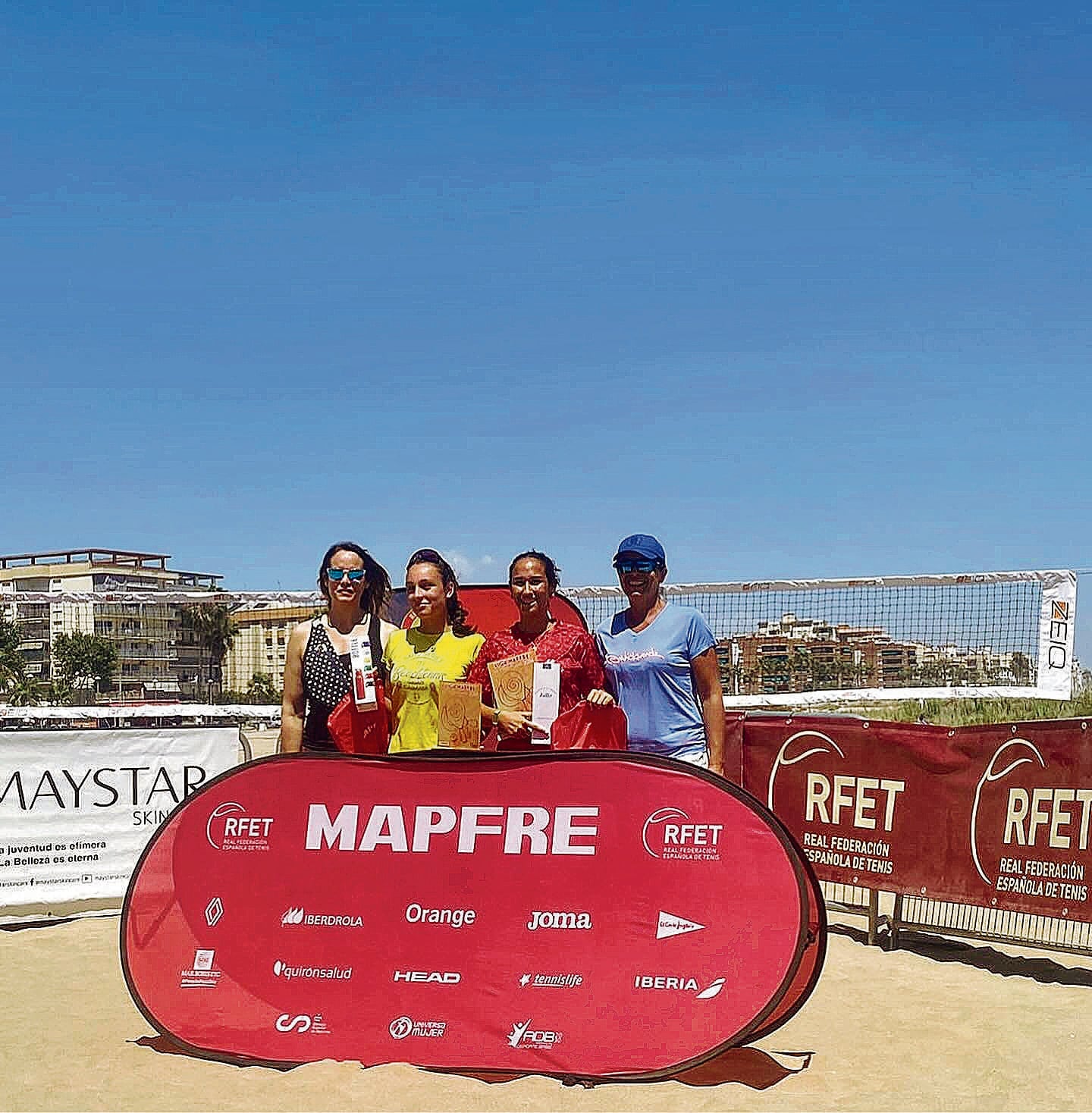 Laura Jiménez junto a una de sus pareja en el torneo.