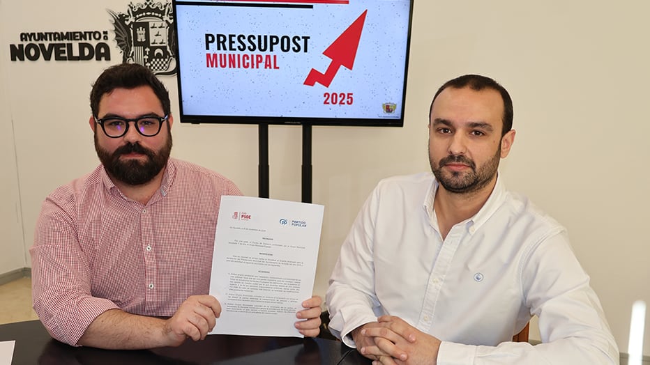 Lluís Deltell, portavoz del PSOE de Novelda; junto a Javier Abad, portavoz del Grupo Popular en el municipio