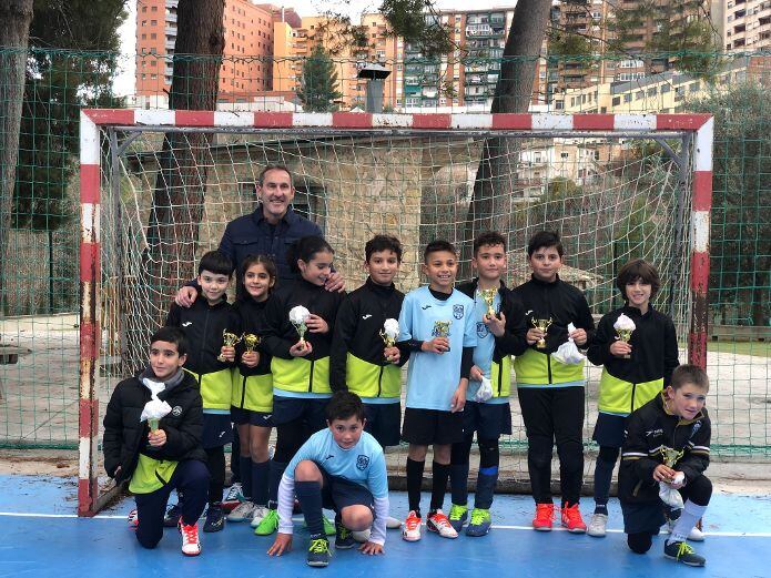 Equipo alevín del colegio Santa Ana de Alcoy campeón de liga