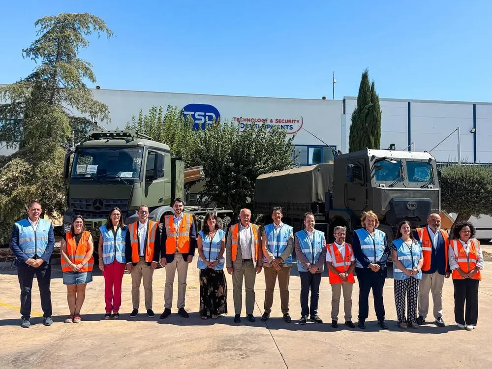 Visita institucional de miembros del gobierno regional a las instalaciones del grupo TSD en Herencia
