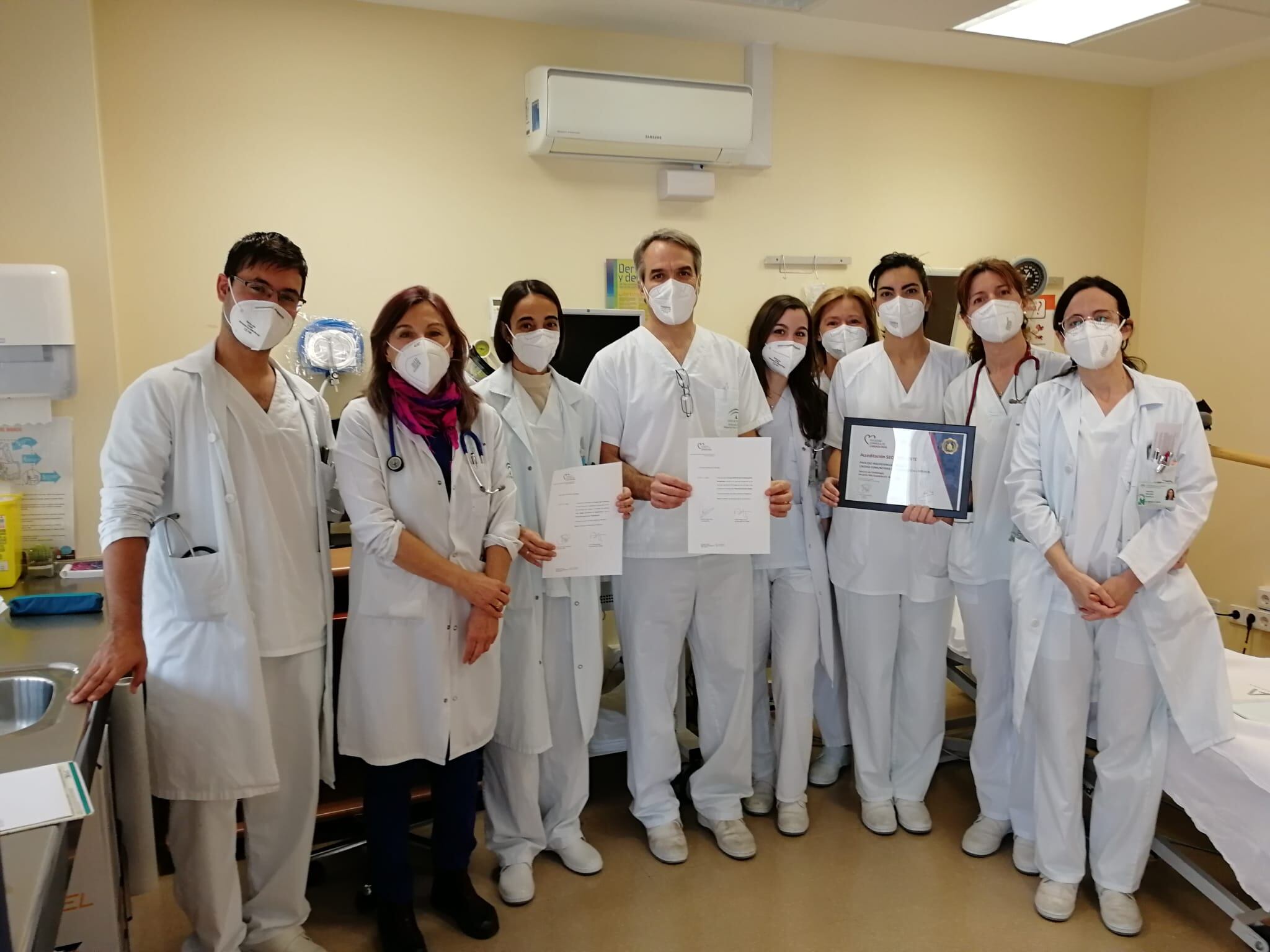 Equipo de  Hipercolesterolemia del Hospital Alto Guadalquivir con el certificado de Excelente que le han concedido.