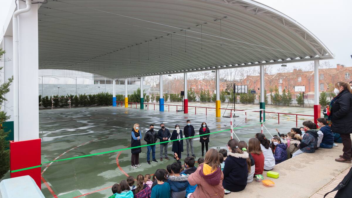 El colegio Ciudad de Nejapa de Tres Cantos estrena cubierta en sus pistas deportivas exteriores