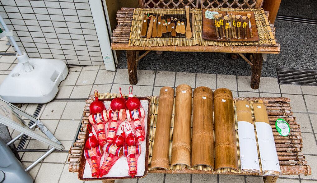 Bambú en Midori-ya, al comienzo de la cale Yanaka Ginza