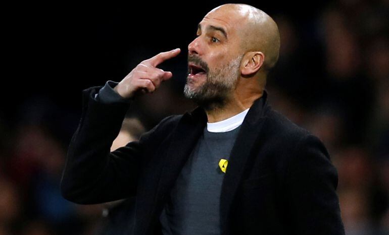 Pep Guardiola, con el lazo amarillo.
