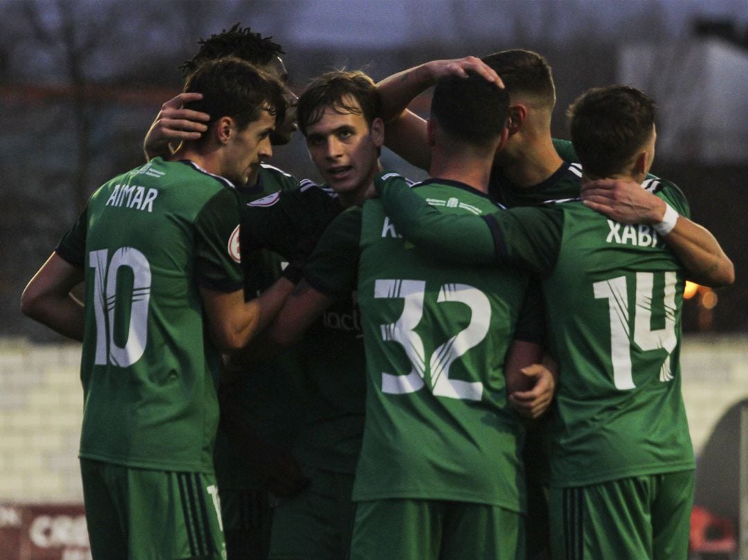 Los jugadores del Promesas celebran la victoria en Logroño 