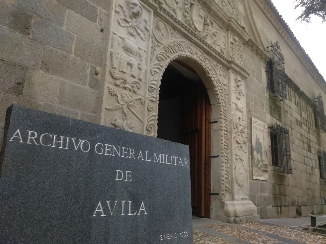 Entrada de Archivo General Militar de Ávila