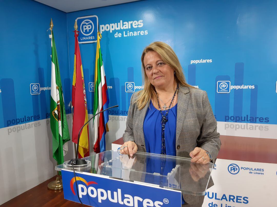Angela Hidalgo, parlamentaria andaluza, en la sede del PP de Linares