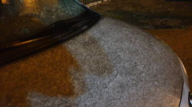 Nieve en un coche en el Baradello de Alcoy