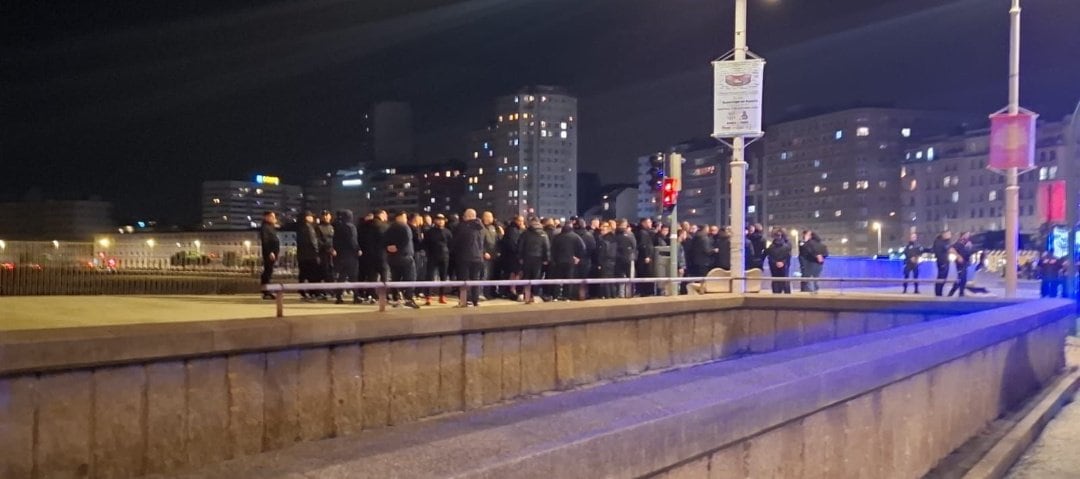 Ultras del Málaga, en la calle de A Coruña