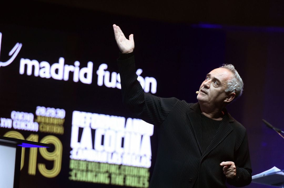 El chef catalán Ferran Adriá durante la inauguración de la XVII edición de la cumbre gastronómica internacional Madrid Fusión que arranca bajo el lema &quot;Reformulando la cocina: cambian las reglas&quot;.