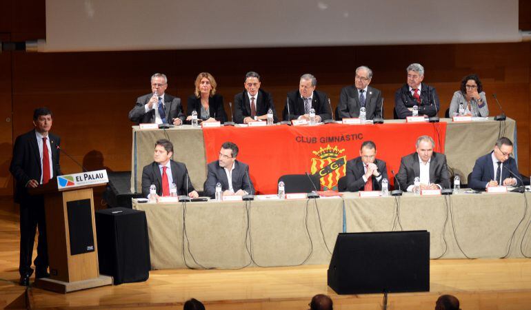 Josep Maria Andreu es dirigeix als accionistes durant la Junta General de la SAE.