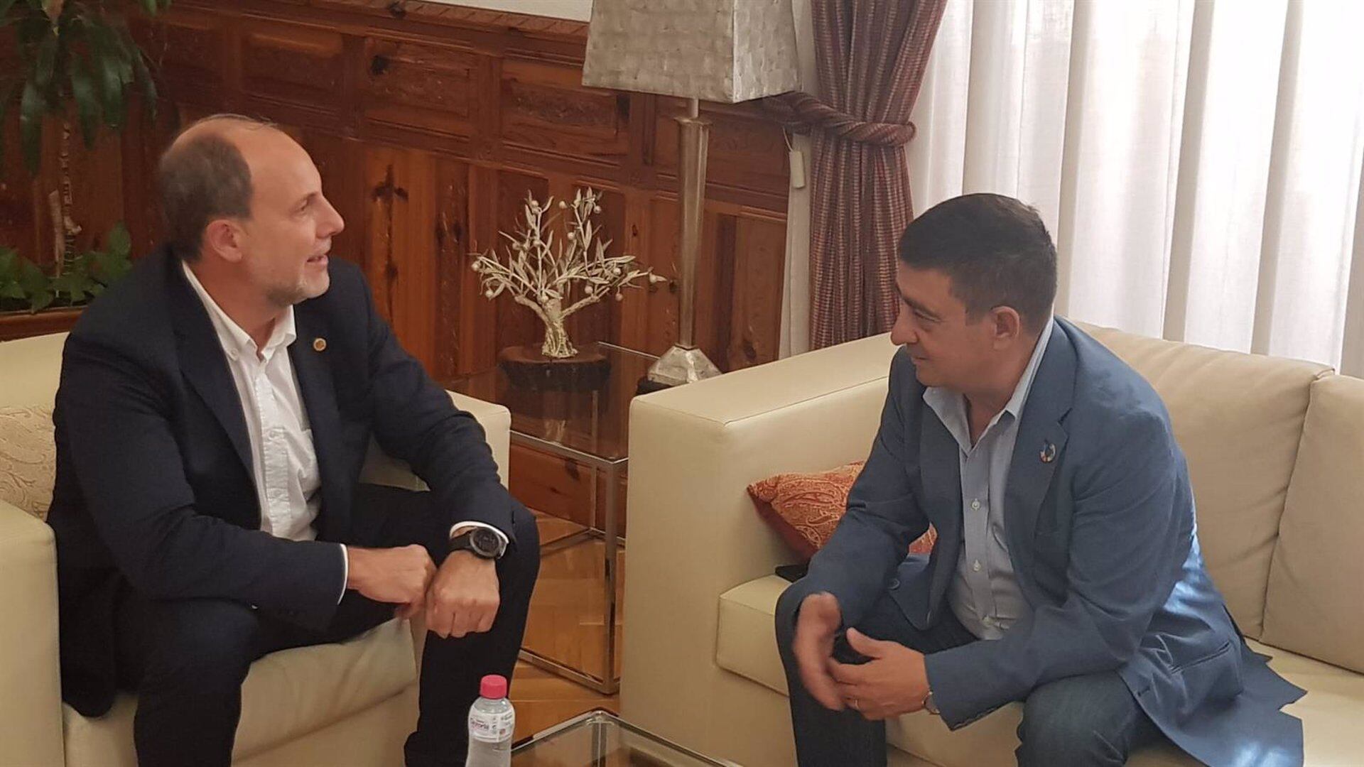 El presidente de Diputación de Jaén recibe al nuevo rector de la UJA para abordar proyectos de colaboración