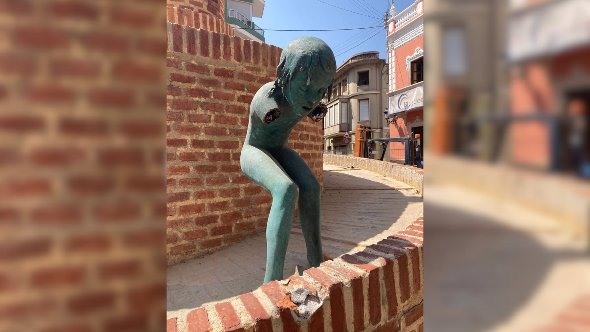 Roban y vandalizan el monumento-fuente de Manolo Boix en Albalat de la Ribera