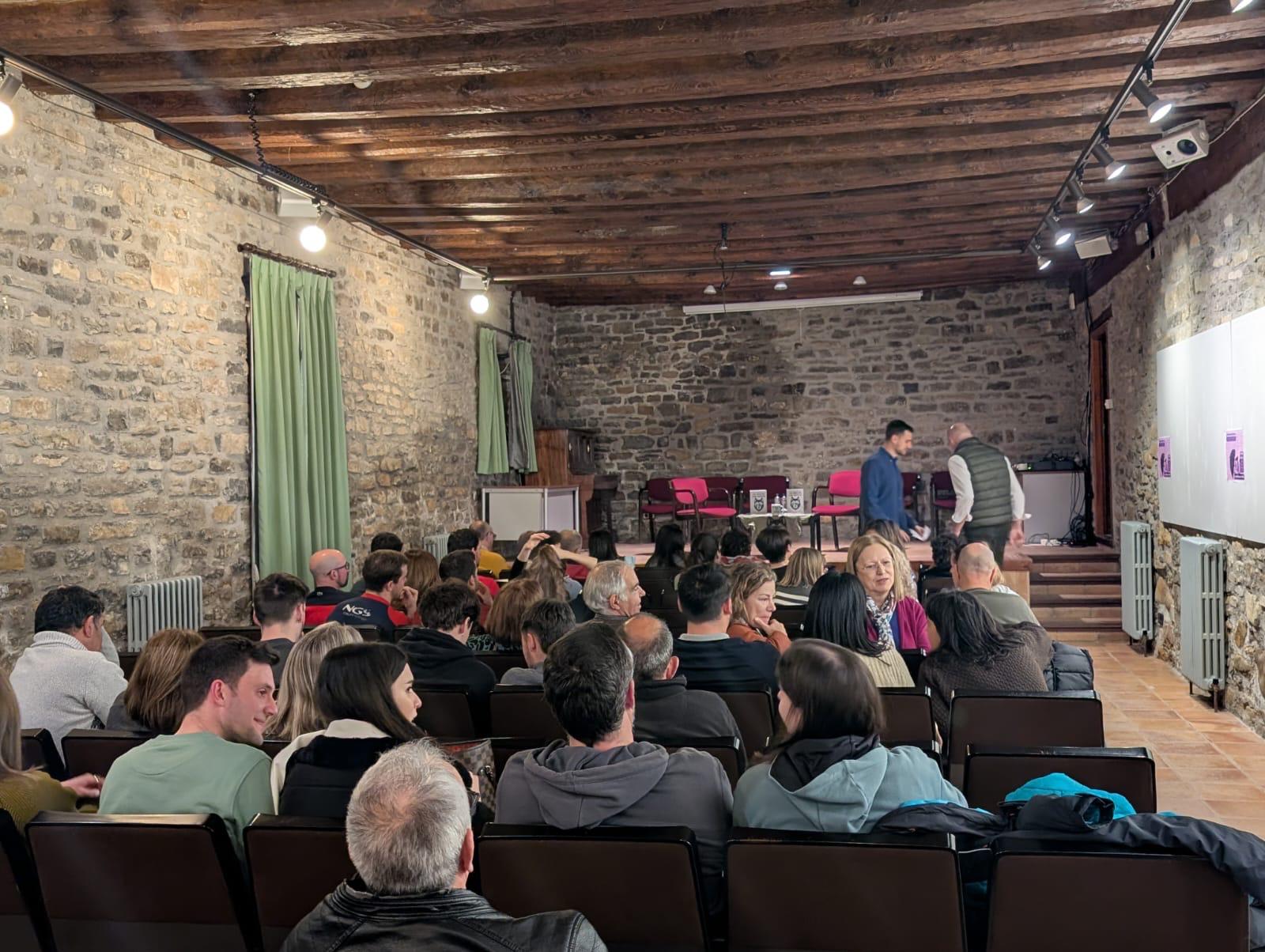 Presentación &quot;La voz de las raíces&quot; en la Casa de la Cultura de Boltaña.