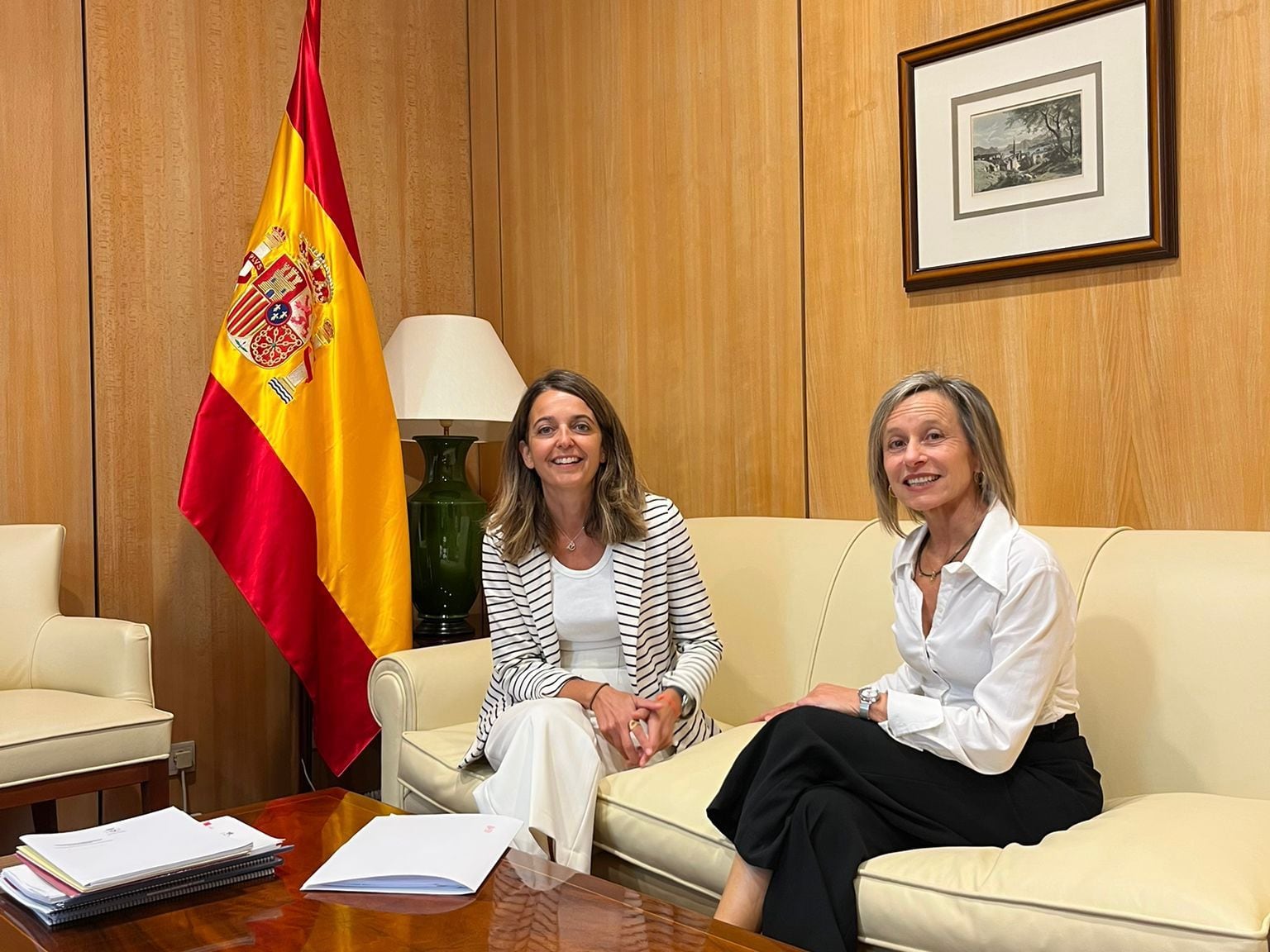 Nuria Martínez traslada a la vocal territorial del Consejo General del Poder Judicial la necesidad de crear nuevas unidades judiciales (Fuente: GVA)