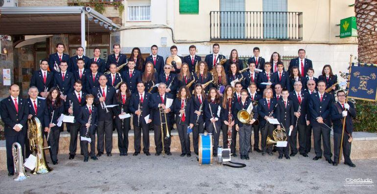 La banda de música de Los VIllares al completo
