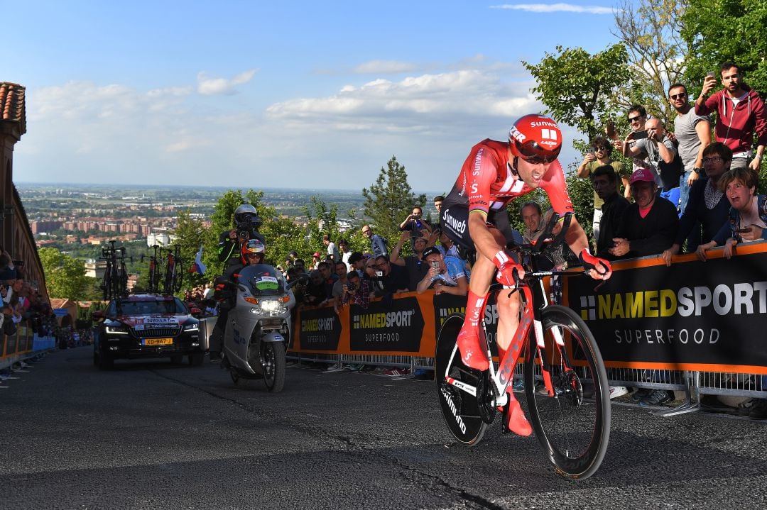 Tom Dumoulin durante la recta final de la contrarreloj de Bolonia