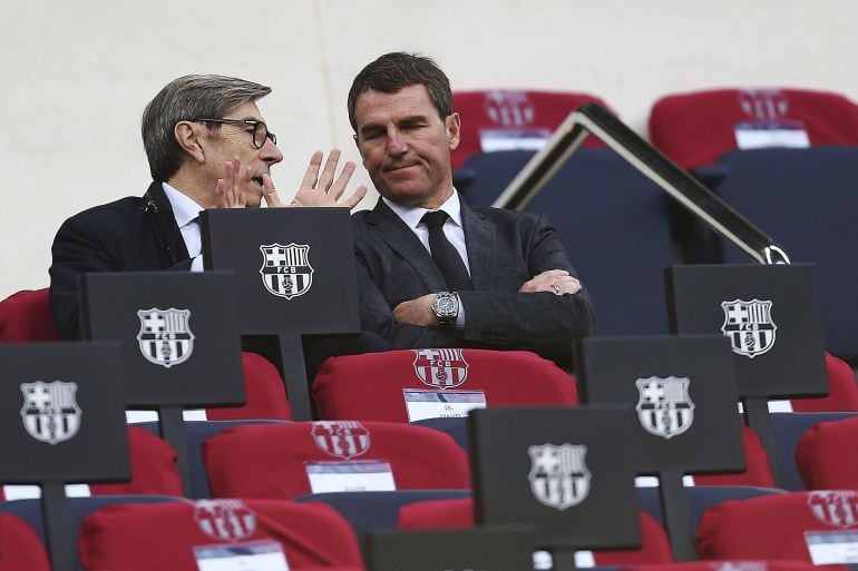 Ariedo Braida conversa con Robert Fernández, en una foto de archivo