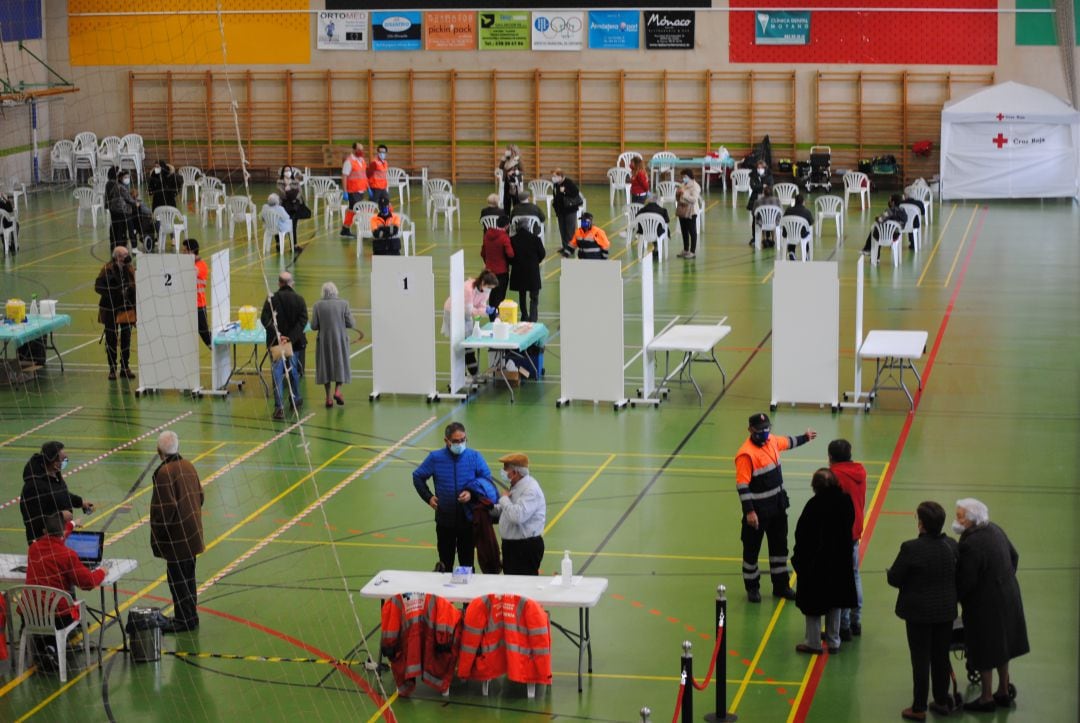 Una de las jornadas de vacunación desarrollada en el Polideportivo Pablo Cáceres