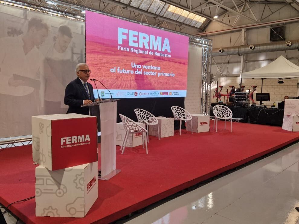 El consejero Javier Rincón ha inaugurado la Feria Regional de Barbastro. Foto: DGA