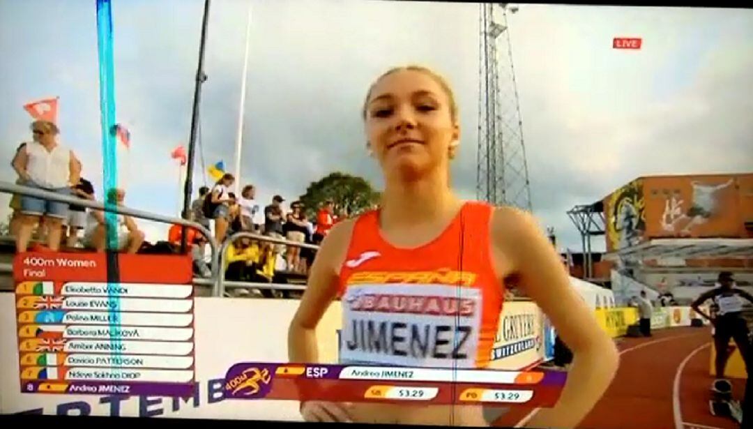 Andrea Jiménez, instantes antes de tomar la salida en los 400 ml