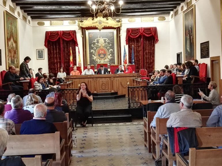 Los políticos locales no comparten el proyecto de ahorro con la luz