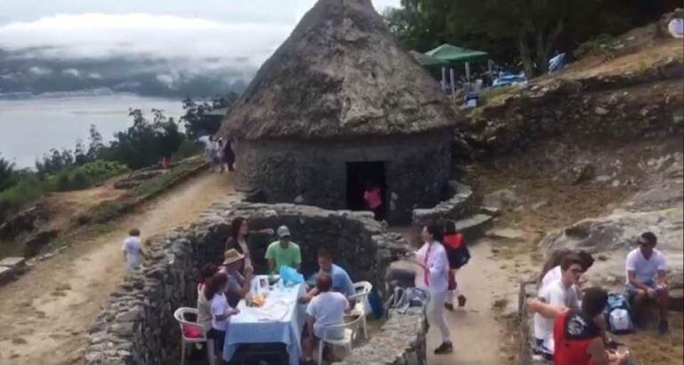 La imagen de Santa Trega .invadida, ha corrido como la pólvora por las redes sociales