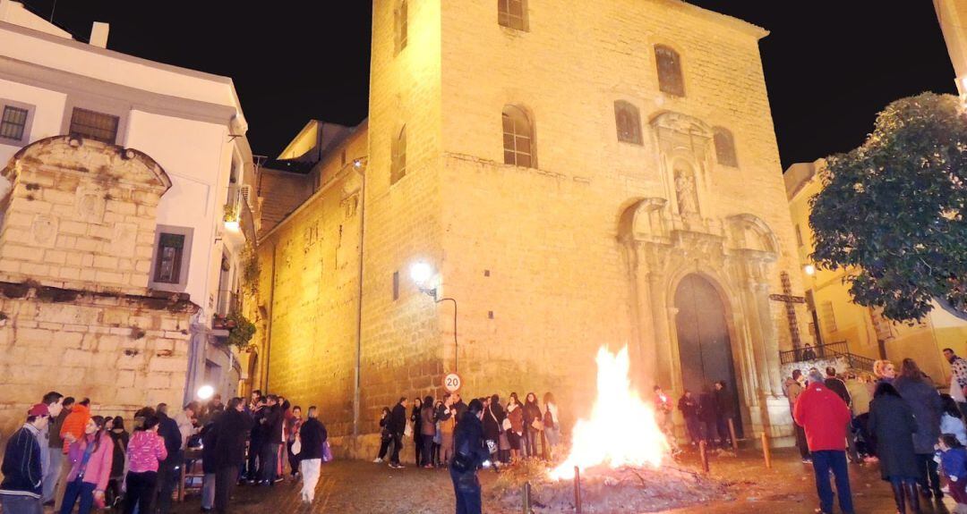 Lumbre de San Antón en La Merced.