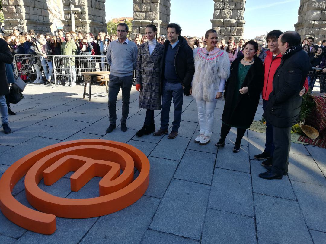 Samantha Vallejo_Nájera, en el centro, durante la grabación de un programa de Masterchef en Segovia