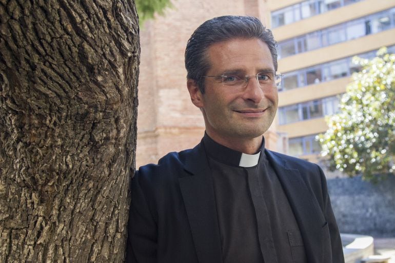 Imagen de archivo del  Krzysztof Charamsa, el sacerdote expulsado del Vaticano tras hacer público que es gay