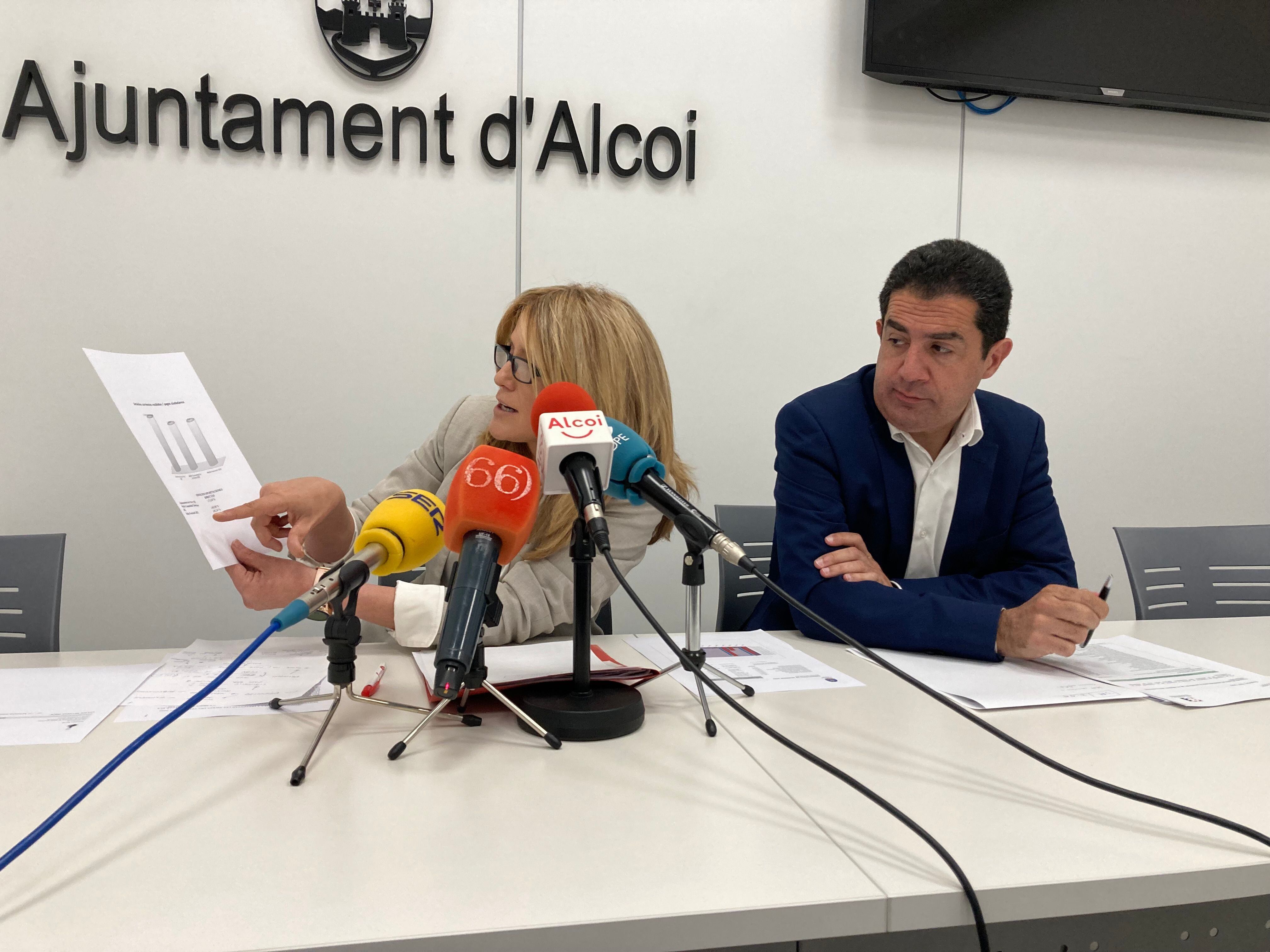 Vanessa Moltó y Antonio Francés presentan el Presupuesto Municipal 2023 ante la prensa