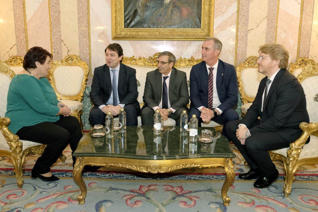 Reunión de la alcaldesa de Segovia Clara Luquero con el presidente de la Junta Alfonso Fernández-Mañueco