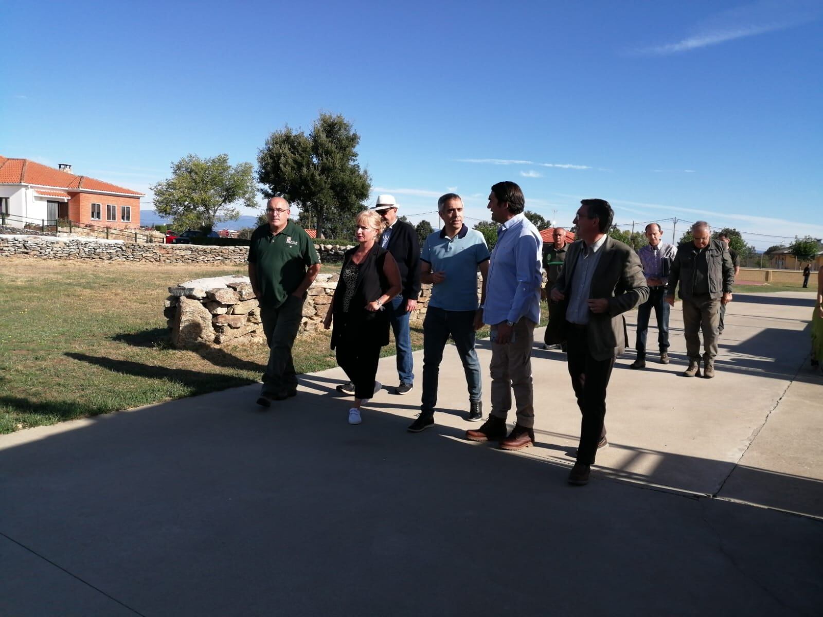 El Consejero de Medio Ambiente, Juan Carlos Suarez Quiñones, visita la base de Villardeciervos