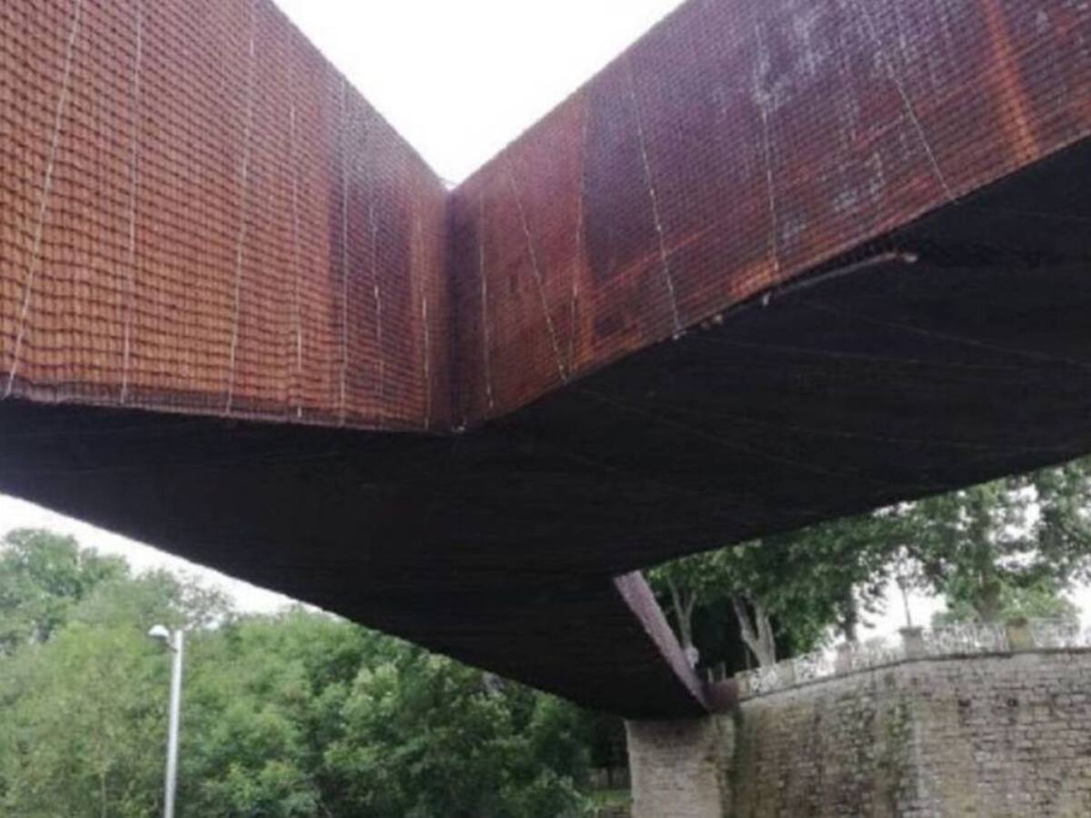 A debate la prueba de carga en la pasarela Labrit