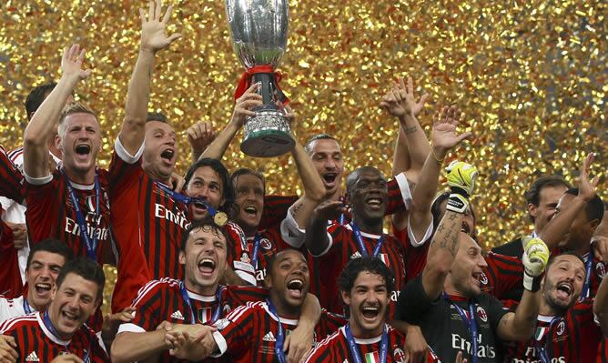 El Milan celebra el título de Supercopa