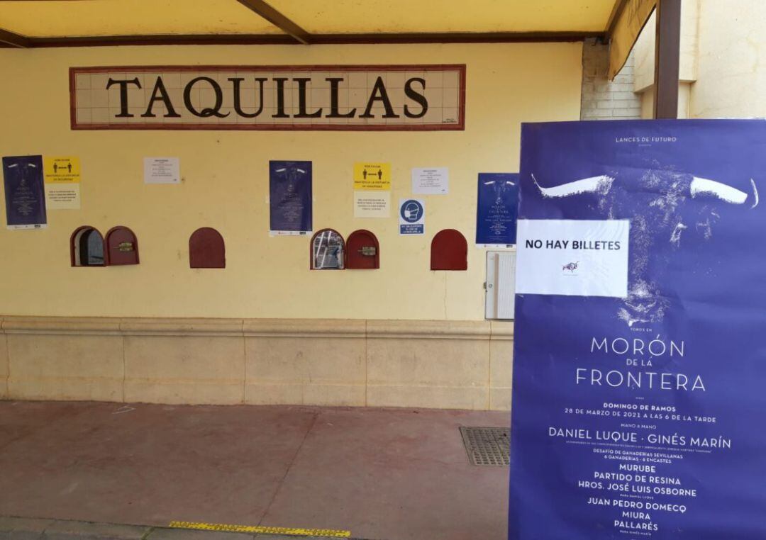 Las taquillas de la plaza de Morón colgaron hace días el cartel de &#039;No hay billetes&#039; para el mano a mano entre Luque y Marín