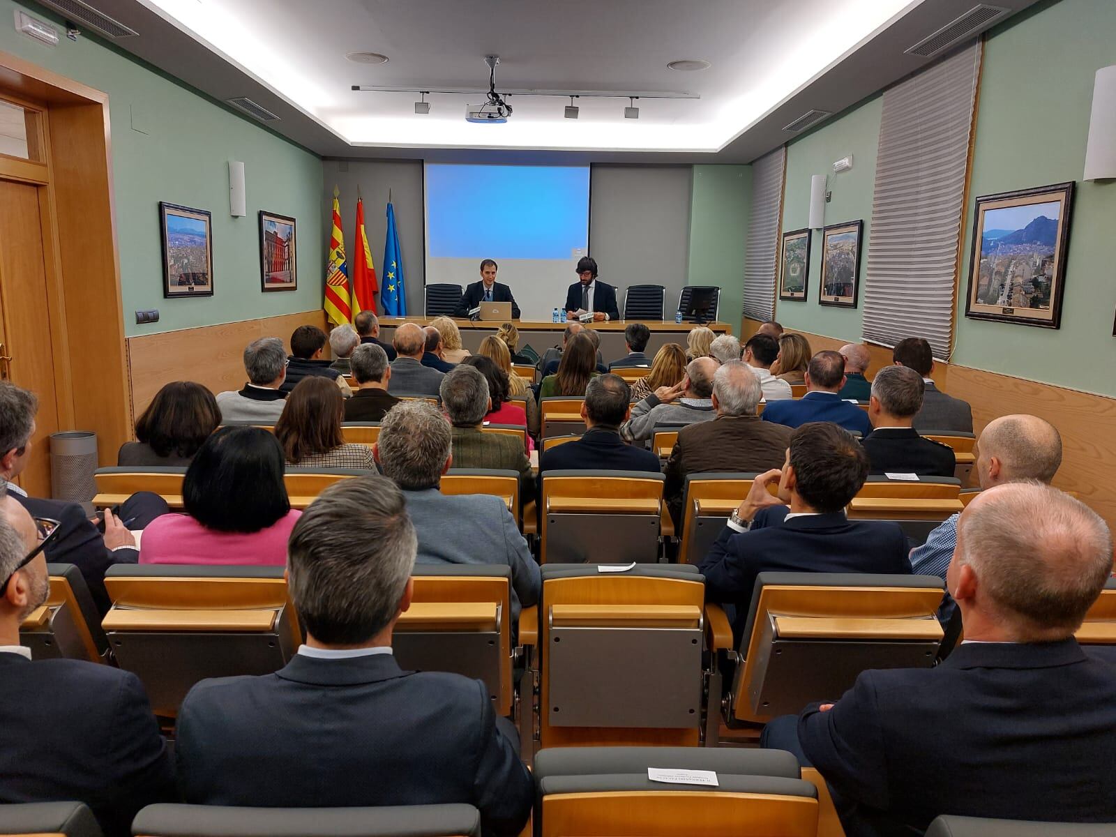 Reunión mantenida entre responsable de AWS y el sector empresarial