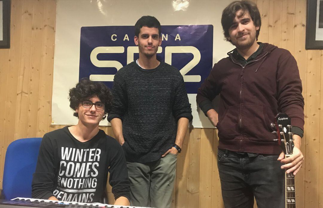 Algunos de los componentes del grupo "Hummingbirds", tras participar en la sección del "Garaje de la SER", en Hoy por Hoy Provincia de Ciudad Real