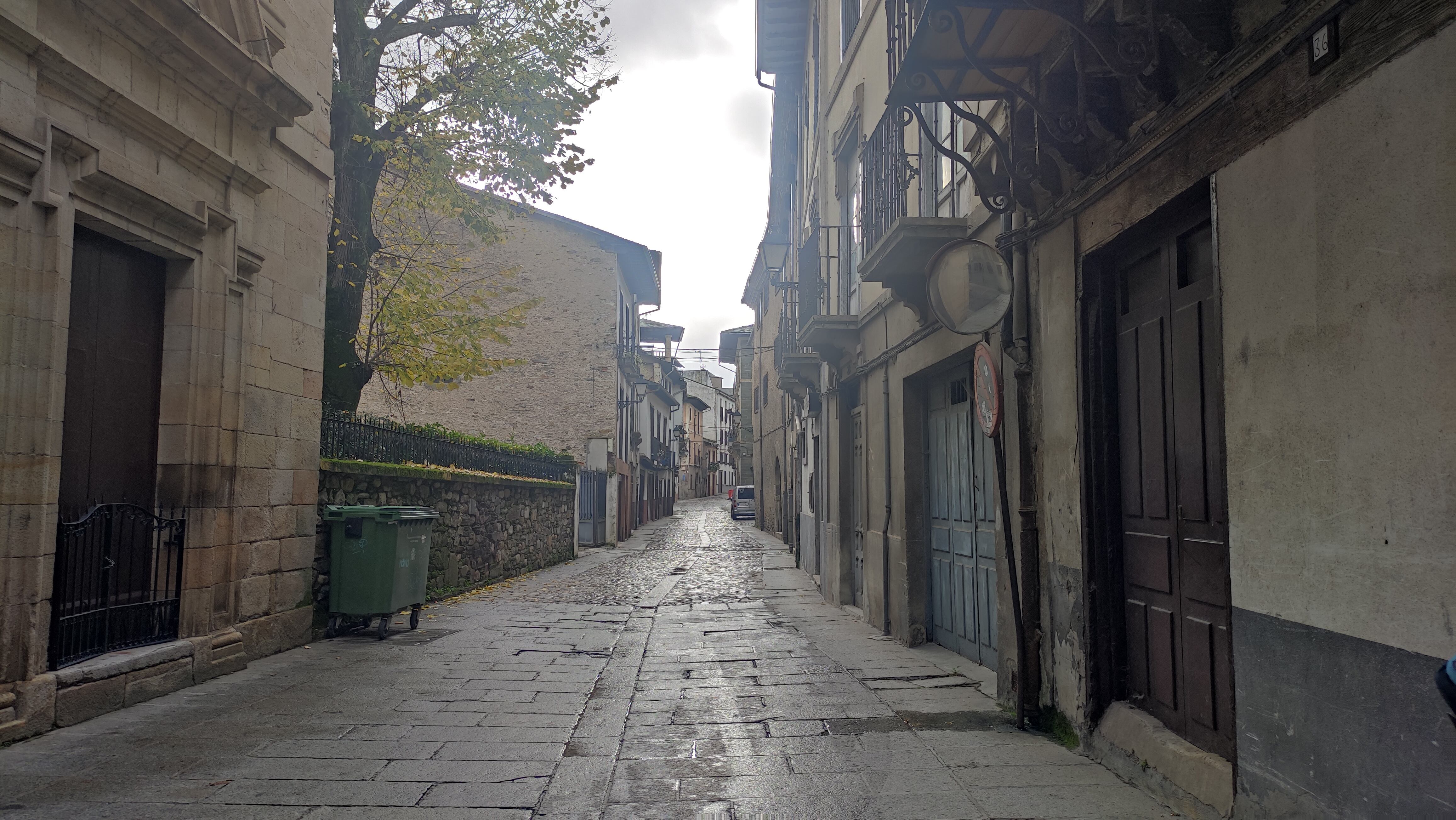 Calle del Agua Villafanca del Bierzo justo antes del inicio de las obras de remodelación