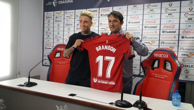 Brandon en su presentación como jugador de Osasuna