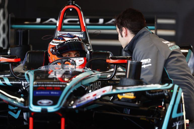 Mitch Evans durante la sesión de entrenamiento con su equipo