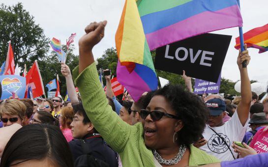 Gay rights supporters celebrate after the U.S. Supreme Court ruled that the U.S. Constitution provides same-sex couples the right to marry, outside the Supreme Court building in Washington, June 26, 2015. The court ruled 5-4 that the Constitution&#039;s guaran