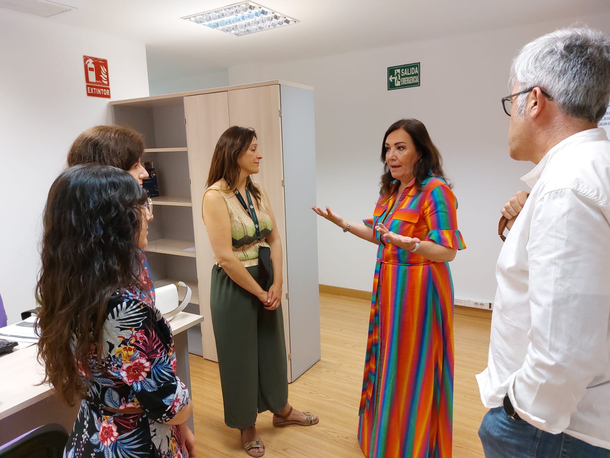 La subdelegada del Gobierno de España en Jaén, Catalina Madueño, ha mantenido una reunión de trabajo con las responsable de la ONG Zona de Conflicto.