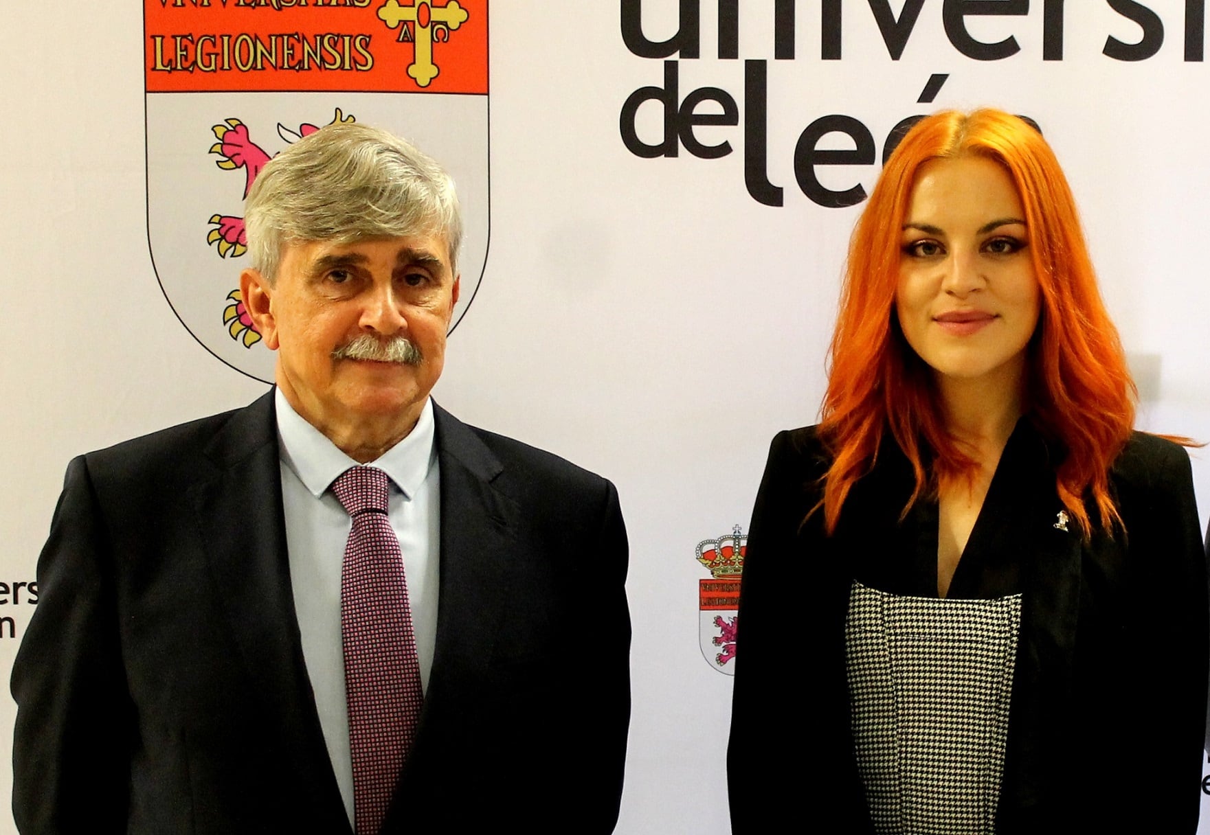 El rector, junto a Sara García